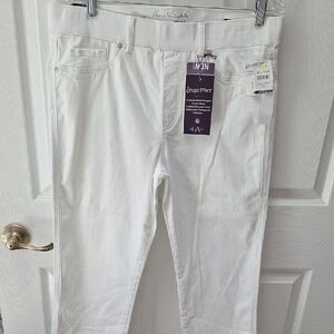 q Gloria Vanderbilt Solid White Stretch Shape Effect Capris Size 12